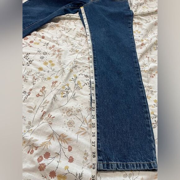 Relaxed Fit Mom Jeans - Picture 14 of 15